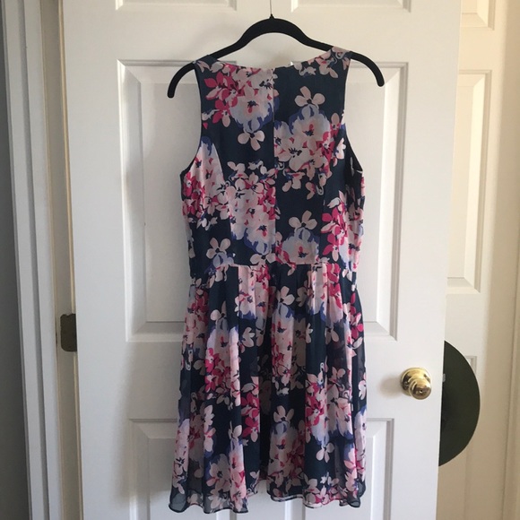 Gap floral fitted dress 🌸 - Picture 4 of 5